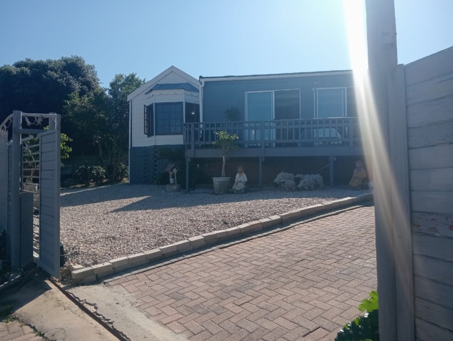 3 Bedroom Property for Sale in Wavecrest Eastern Cape